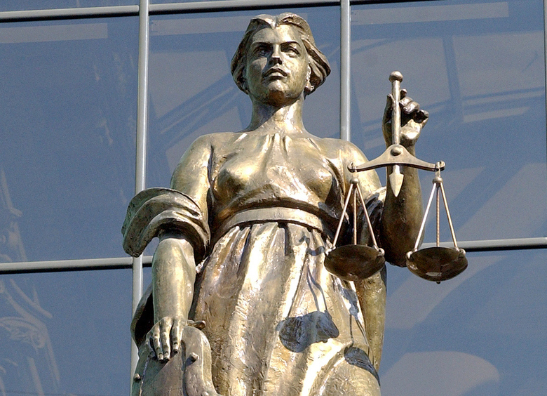 Изображение До двух лет может грозить мужчине за то, что пнул машину