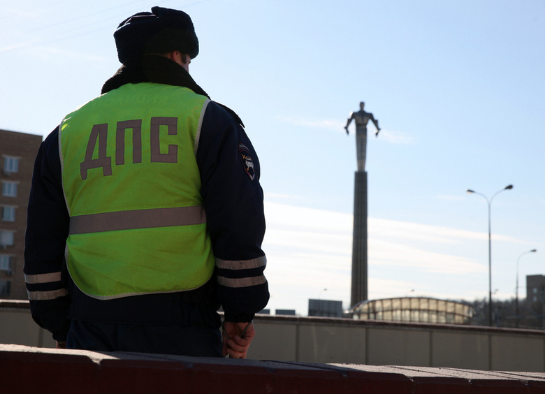 Изображение В Свердловской области автомобиль наехал на снегокат с детьми