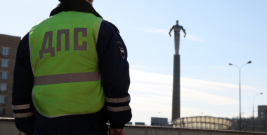 В Свердловской области автомобиль наехал на снегокат с детьми