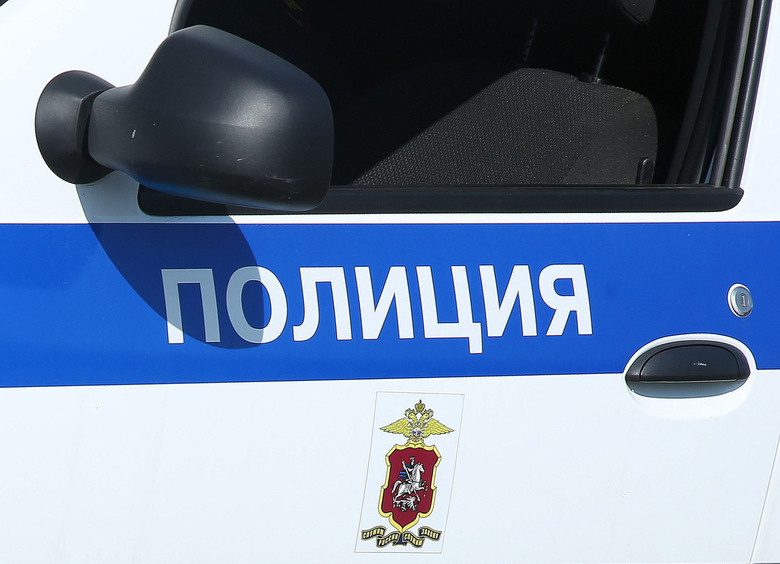 Изображение Молодой человек устроил заезд на автомобиле по территории мемориала в Зиме