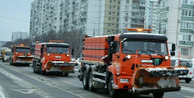 На дорогах Саратовской области устраняют последствия стихии