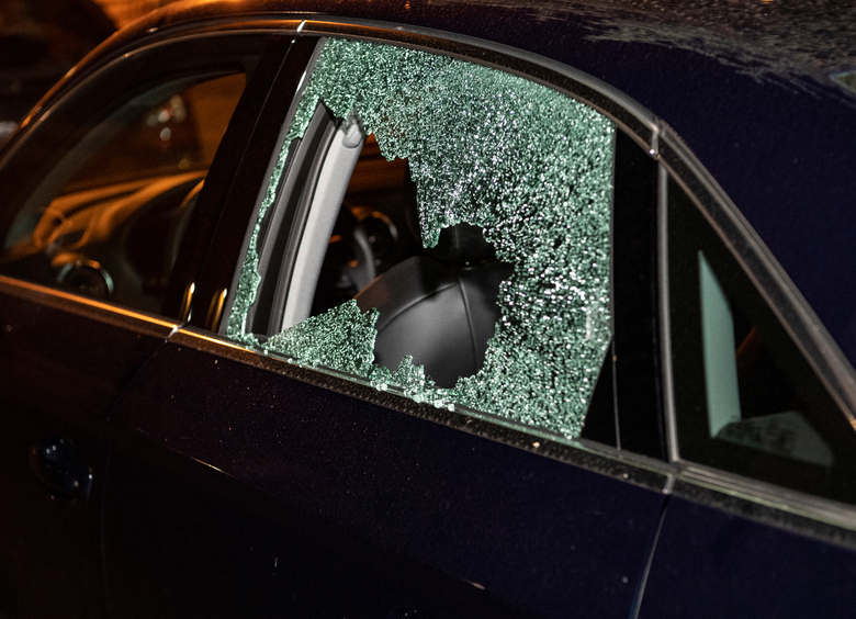 Изображение Неизвестные обстреляли автомобили из пневматического оружия в Красноярске