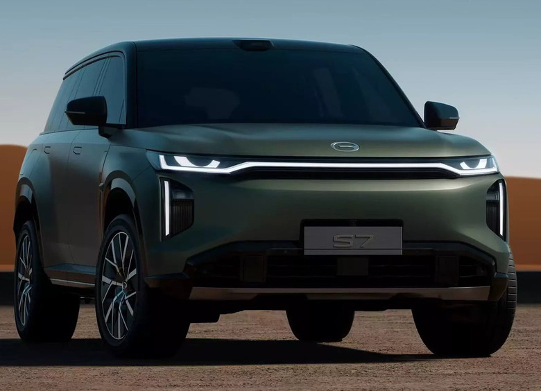 Российским дилерам презентовали кроссовер GAC S7