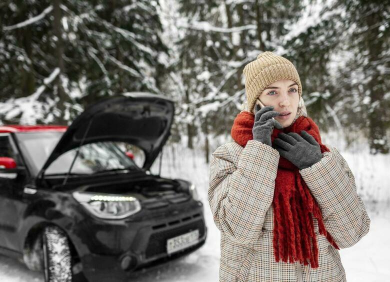 Автоэксперт Ершов напомнил, какие вещи обязательно нужно положить в авто зимой