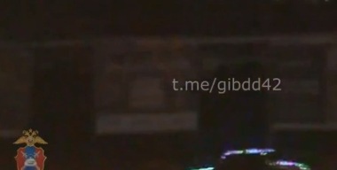 Лихача на автомобиле с гирляндой задержали за дрифт на парковке у ТЦ