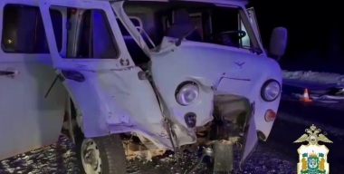 Водитель выпал из автомобиля на дорогу, и на него наехала другая машина