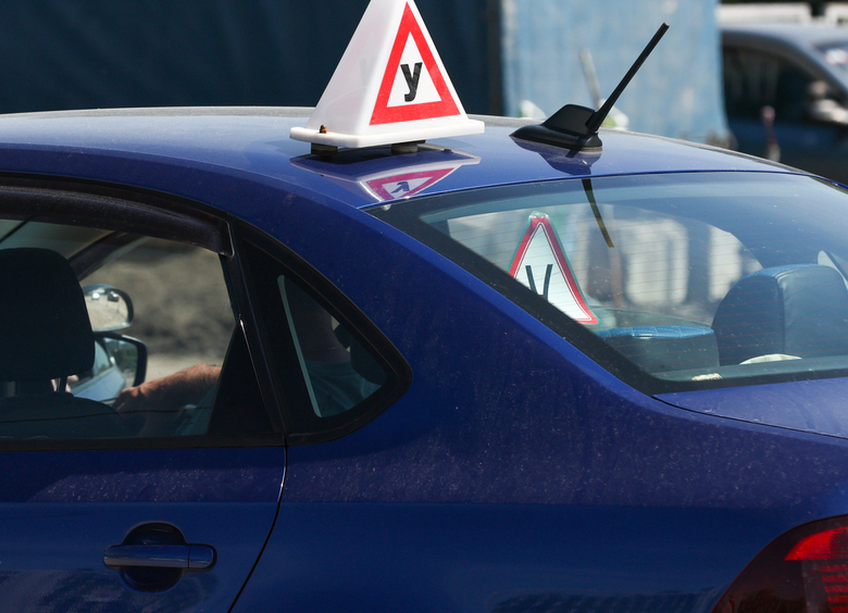 Изображение Ученик автошколы трижды завалил экзамен, за что изрезал ножом инструктора