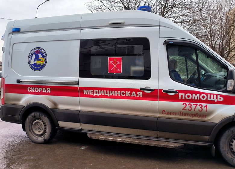 Изображение Водитель на Mazda сбил двух пешеходов на переходе в Санкт-Петербурге