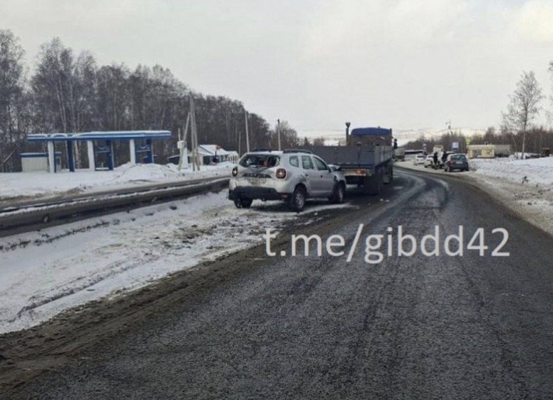 Изображение Гололед привел к серии из пяти аварий на трассе в Кемеровской области