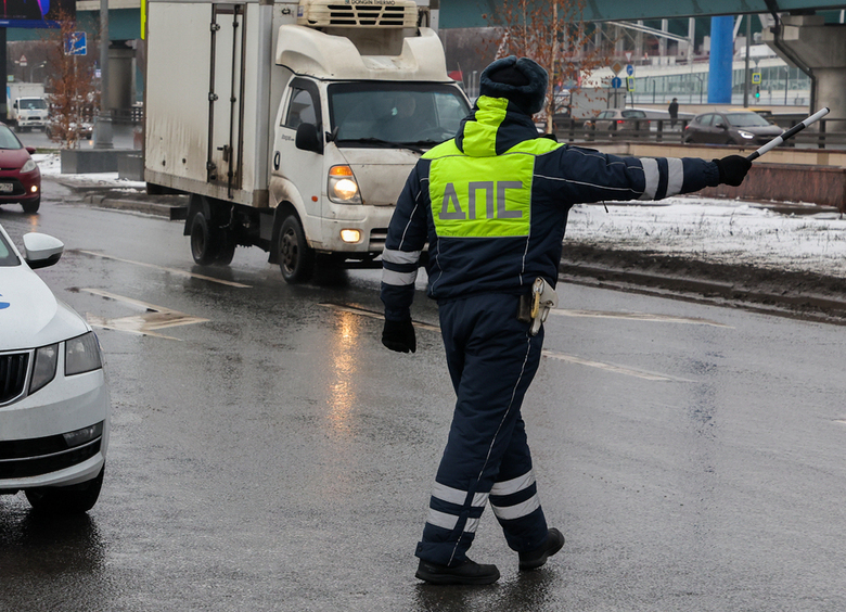 Изображение 16-летний подросток купил машину без ведома родителей и попался ГИБДД