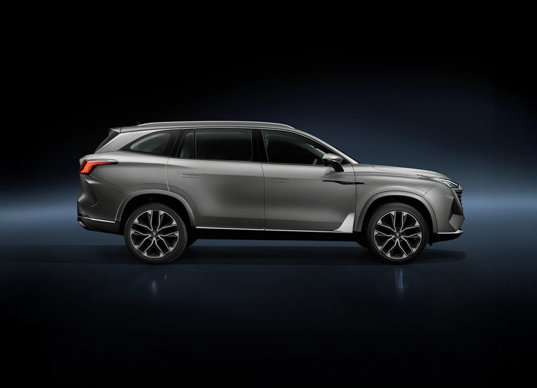 Две модели «Волги» прошли сертификацию, «Москвича» — встали на конвейер, «Омоды» — попрощались с Россией: итоги недели