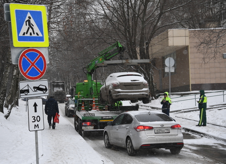 Региональные власти смогут принудительно эвакуировать авто с мест для инвалидов