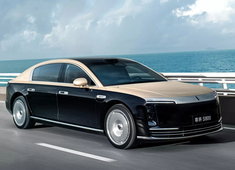 Стало известно, сколько россиян приобрели китайский Maybach осенью