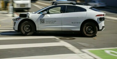 Беспилотные авто парализовали улицы, когда в городе отключили электричество