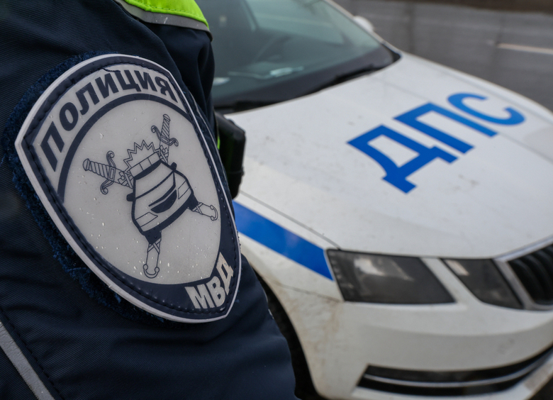 Изображение Пьяный водитель разбил пять машин и оскорбил инспекторов: его приковали к столбу