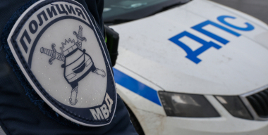 Пьяный водитель разбил пять машин и оскорбил инспекторов: его приковали к столбу