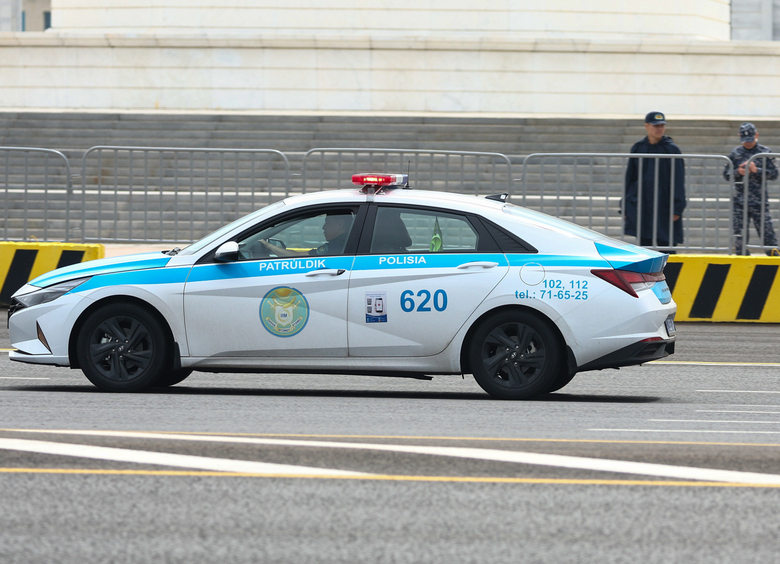 Изображение Молодой водитель дрифтил на площади и снес главную новогоднюю елку города