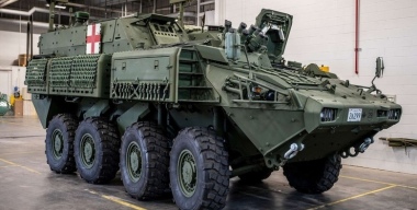 Незачет: одни из самых защищенных БТР в мире красиво полыхают на Украине