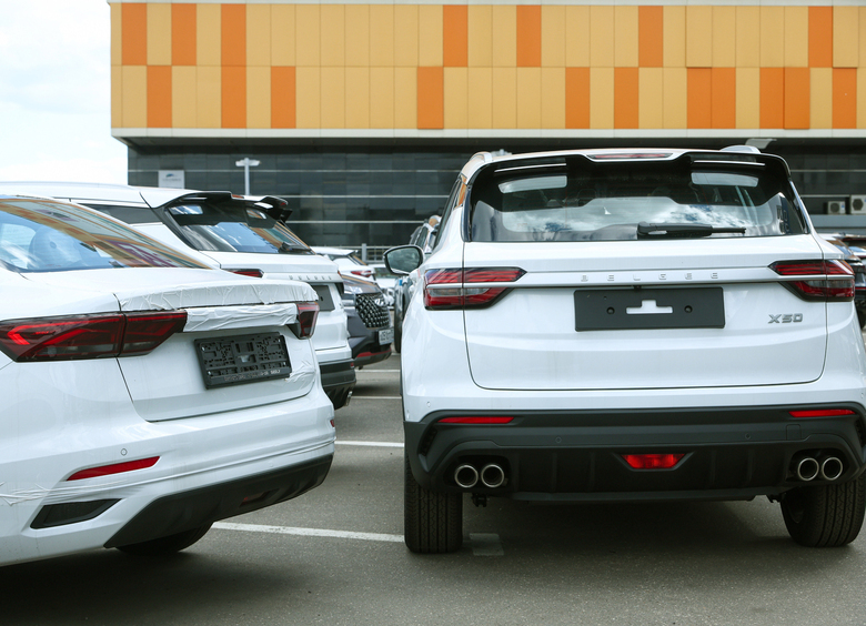 Дилеры назвали самые дефицитные автомобили в России