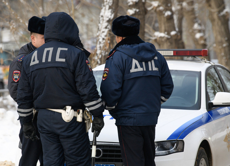 Изображение Пьяный мигрант напал на припаркованные автомобили в ХМАО