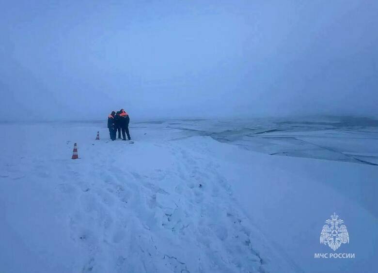 В Якутске автомобиль ушёл под лёд вместе с ребенком