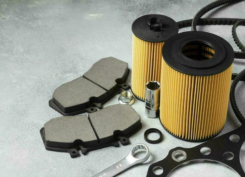 Самодельщики: почему россияне отказываются от оригинальных запчастей в пользу кустарных