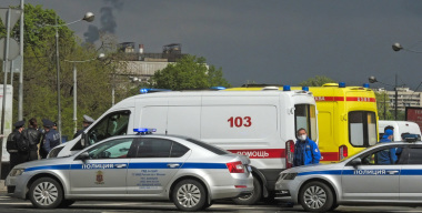 Четверо пострадали при столкновении трех автомобилей и фуры