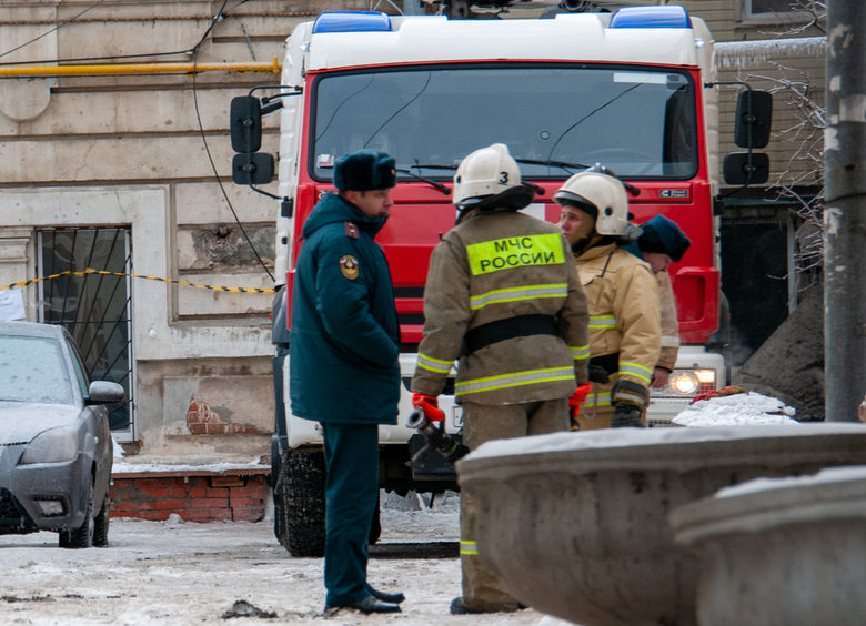 Изображение Гирлянда загорелась и спалила гараж с двумя машинами в Челябинской области