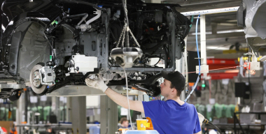 Названы сроки запуска оставшихся российских автозаводов, брошенных иностранцами