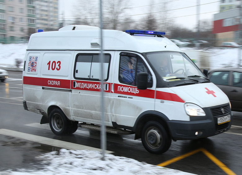 Изображение Иномарка на полном ходу сбила двух школьниц в Кодинске