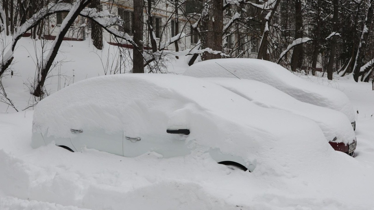 Татарстан в снежном плену, метель парализовала движение