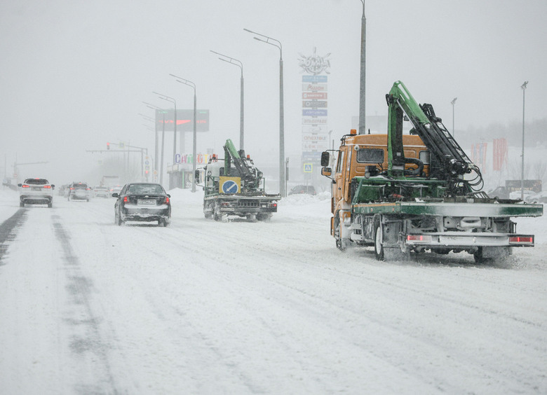 На чужой беде: сколько получает сегодня водитель эвакуатора в России