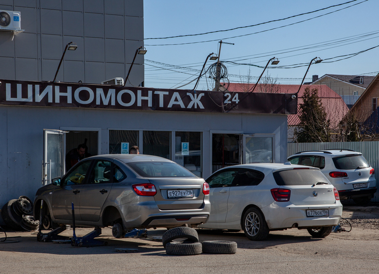 Названа средняя цена шиномонтажа в России в начале весны 2026 года
