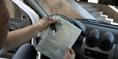 ОСАГО сломалось: почему безаварийное вождение больше не спасает от высоких цен полисов