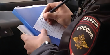 Пассажиры попытались угнать машину такси, но водитель дал отпор
