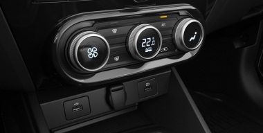 LADA Vesta с климат-контролем и телематикой начали отгружать дилерам