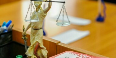 Водитель обматерил икону в машине ради хайпа и попал под статью